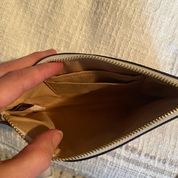 Authentic Coach Wristlet - floral NWOT never used - Picture 5 of 5